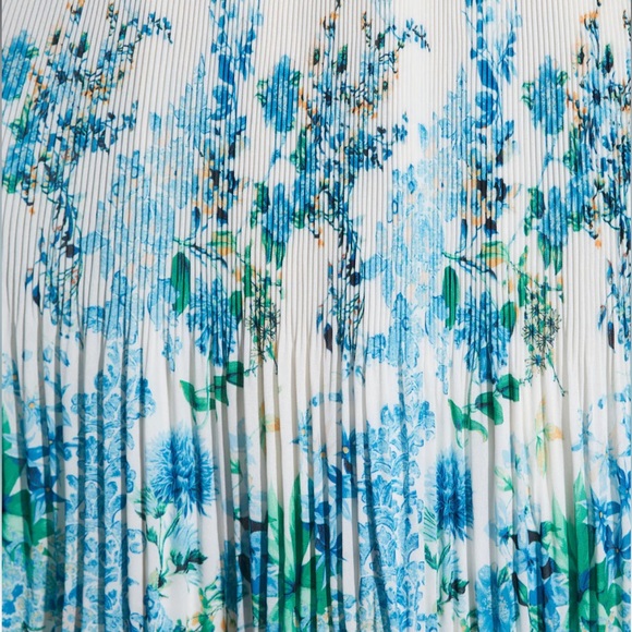 Vici Tempe Floral Ruffle Midi Dress - Picture 6 of 9